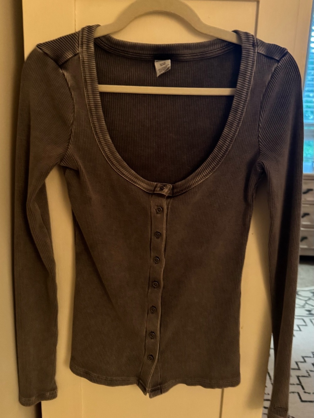 PINK Victoria's Secret Long-Sleeve Ribbed Button-Front Top - Gray